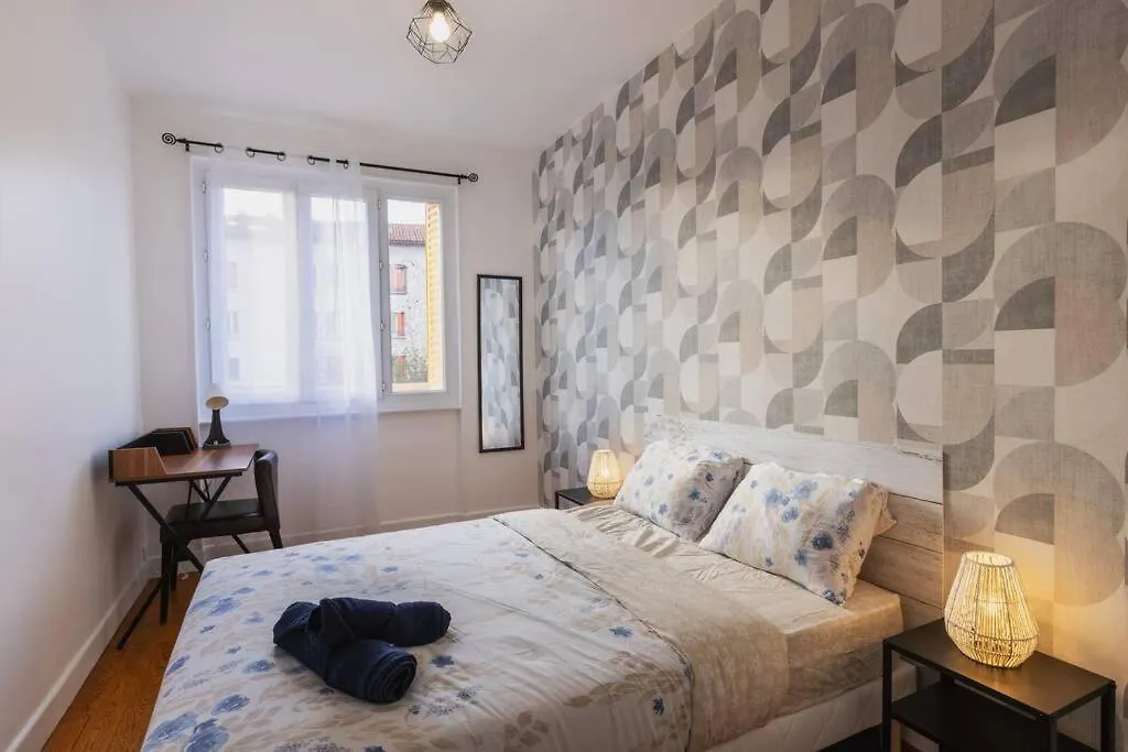 Appartement Meuble Wifi/Balcon/Parking Clermont 0*, Clermont-Ferrand France